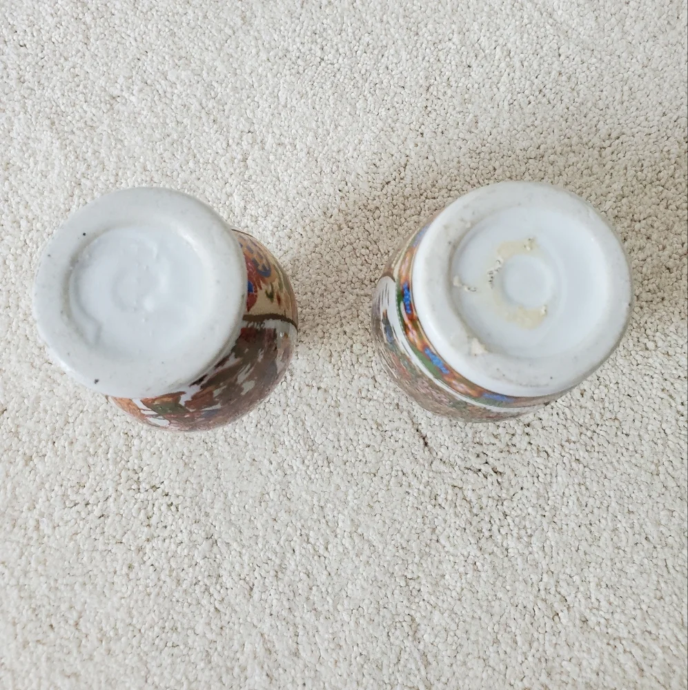 Vintage Pair of Asian Vases with scalloped top - Set of 2